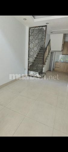Bán nhà ngay ngã tư Âu Cơ và Lạc Long Quân, gần chợ Tân Bình 