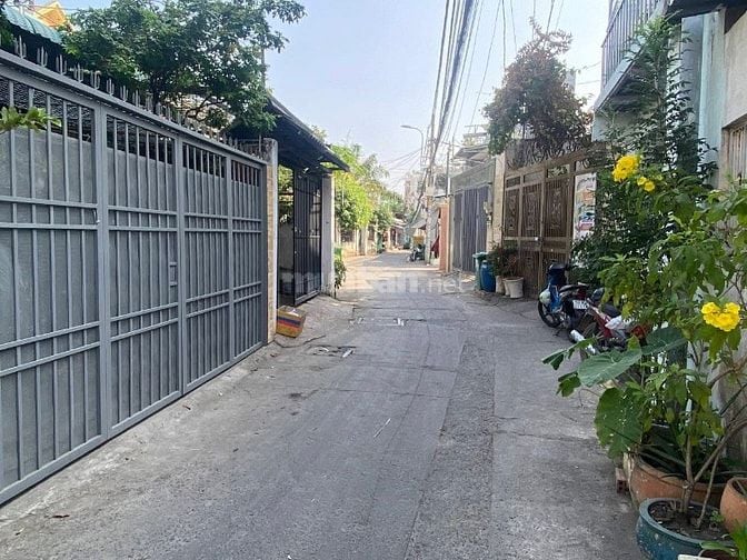 Cho thuê nhà , mặt đường ô tô , 1 lầu 2PN . Giá 12tr/th