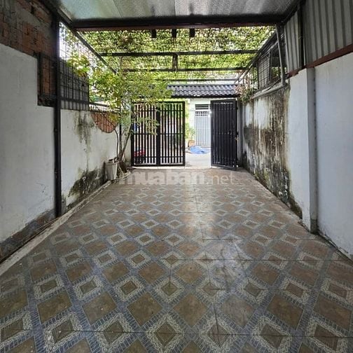 Cho thuê nhà , mặt đường ô tô , 1 lầu 2PN . Giá 12tr/th