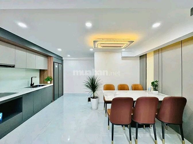 Bán gấp nhà Trần Hữu Trang, Phú Nhuận. Giá 2,65 tỷ/56m2, hẻm xe hơi 