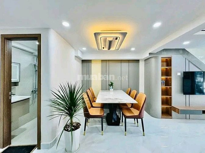 Bán gấp nhà Trần Hữu Trang, Phú Nhuận. Giá 2,65 tỷ/56m2, hẻm xe hơi 