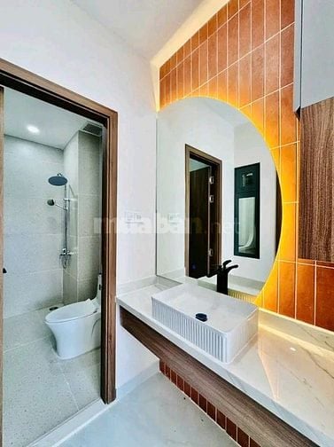 Bán gấp nhà Trần Hữu Trang, Phú Nhuận. Giá 2,65 tỷ/56m2, hẻm xe hơi 