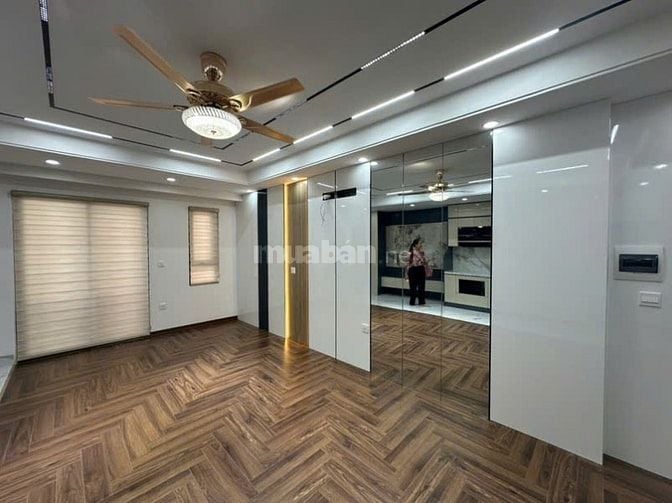 **Bán nhà lô góc Cầu Giấy – 71 m² – Giá 15.6 tỷ – Ô tô đỗ cửa, 