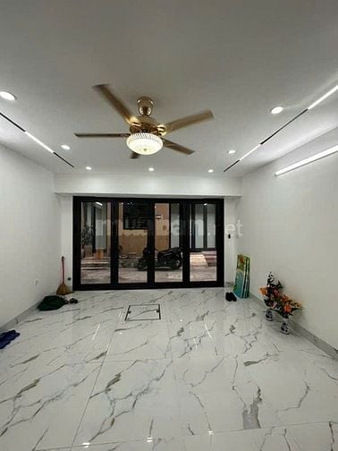 **Bán nhà lô góc Cầu Giấy – 71 m² – Giá 15.6 tỷ – Ô tô đỗ cửa, 