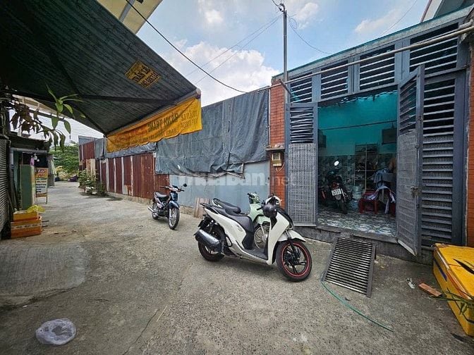 Bán nhà trệt + lửng đúc - hẻm xe hơi - đường ĐHT 02