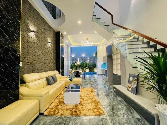 Nhà đẹp mới toanh dọn vào ở được ngay đường Hoang Hoa Thám, Phú Nhuận