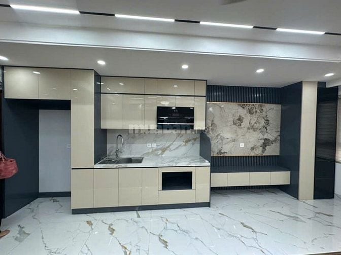 **Bán nhà lô góc Cầu Giấy – 71 m² – Giá 15.6 tỷ – Ô tô đỗ cửa, 