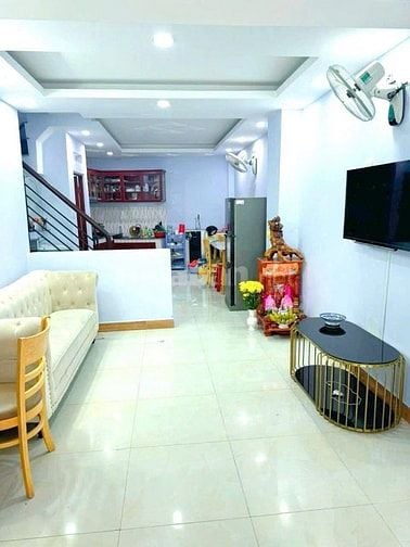 Giảm 400tr bán gấp nhà 3 tầng xe hơi đỗ cửa sát đường Nguyễn Tư Giản