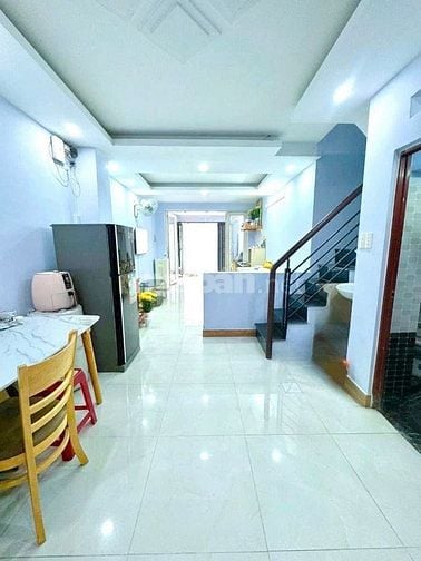 Giảm 400tr bán gấp nhà 3 tầng xe hơi đỗ cửa sát đường Nguyễn Tư Giản
