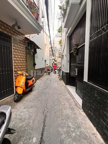 Bán nhà hẻm thông đường Lạc Long Quân, Phường 8, Quận Tân Bình