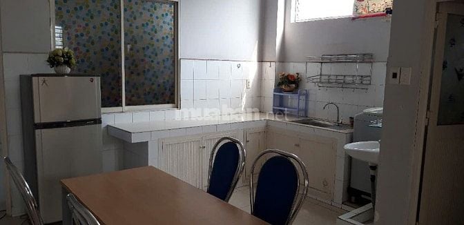 Cho thuê căn hộ lầu 2 đường Nguyễn Công Hoan, Phú Nhuận, 52m2, 2 PN