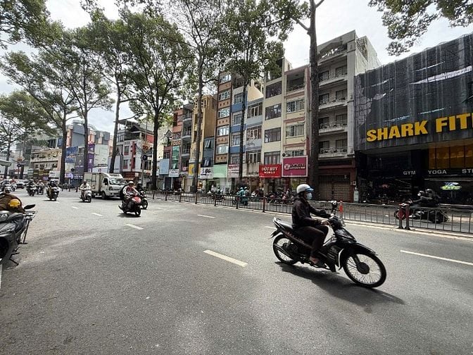 Bán nhà 33-35 Đường 3 Tháng 2, P.11, Q.10, DT: 20 x 26m, 510m2, 3 lầu
