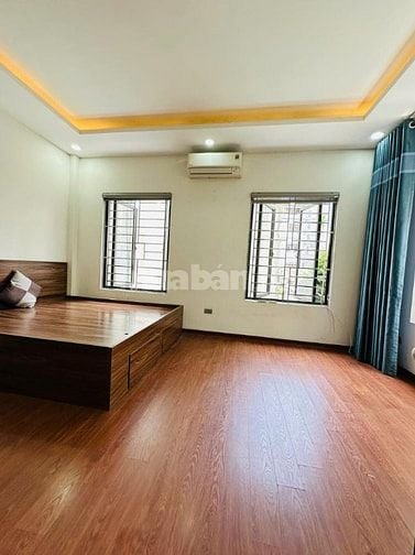 BÁN NHÀ LÔ GÓC PHỐ NGUYỄN SƠN - 31M - 2 MẶT THOÁNG - Ô TÔ NHỎ ĐỖ CỬA