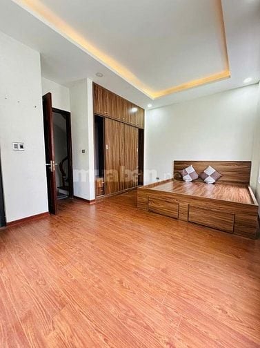 BÁN NHÀ LÔ GÓC PHỐ NGUYỄN SƠN - 31M - 2 MẶT THOÁNG - Ô TÔ NHỎ ĐỖ CỬA