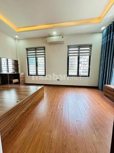 BÁN NHÀ LÔ GÓC PHỐ NGUYỄN SƠN - 31M - 2 MẶT THOÁNG - Ô TÔ NHỎ ĐỖ CỬA