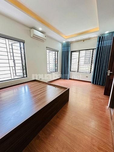 BÁN NHÀ LÔ GÓC PHỐ NGUYỄN SƠN - 31M - 2 MẶT THOÁNG - Ô TÔ NHỎ ĐỖ CỬA