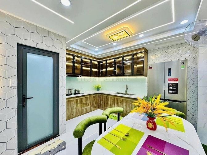 Bán nhà ngay Lê Đức Thọ, Gò Vấp. Giá: 2 tỷ 400tr/ 70m2 sổ hồng riêng