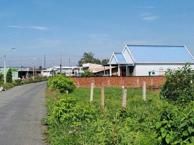 Bán 2 lô đất thổ cư 137.9m2 và 140 m2 liền kề shr, MT đường 9m, CĐ, LA
