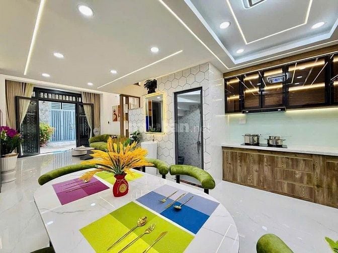 Bán nhà ngay Lê Đức Thọ, Gò Vấp. Giá: 2 tỷ 400tr/ 70m2 sổ hồng riêng