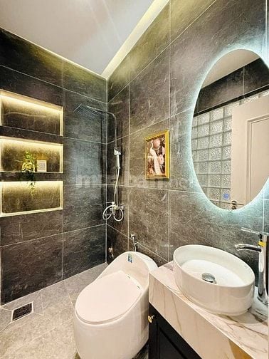 SIÊU PHẨM NHÀ CỰC KỲ ĐẸP, CÓ THANG MÁY 450kg ĐƯỜNG 8M Ô TÔ XE TẢI 