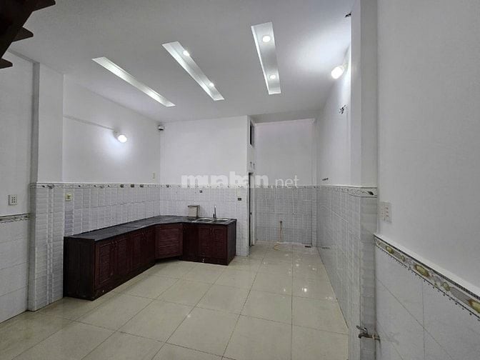 Cho thuê nhà hẻm oto 1 trệt 1 lầu 4x15 Phan Huy Ích giá 9,5 tr 