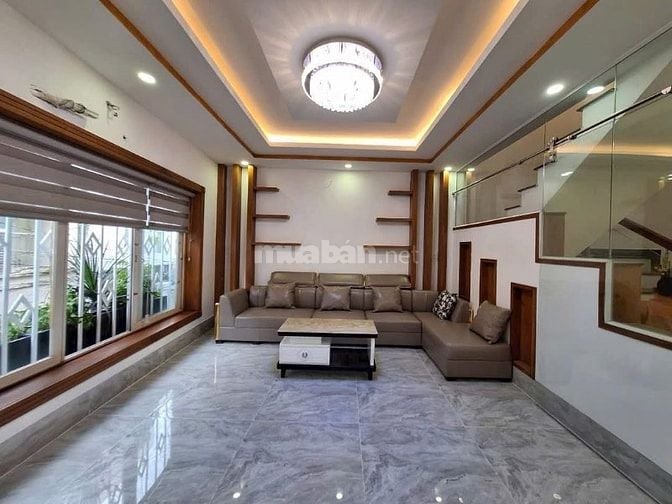Đi nước ngoài định cư bán gấp nhà ở đường Nguyễn Thượng Hiền, phường 4