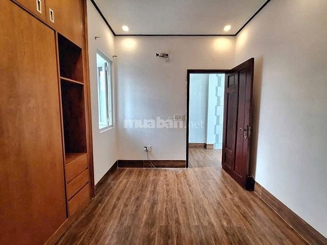 Đi nước ngoài định cư bán gấp nhà ở đường Nguyễn Thượng Hiền, phường 4