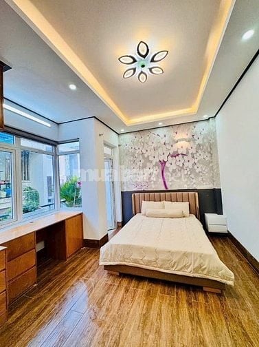 Đi nước ngoài định cư bán gấp nhà ở đường Nguyễn Thượng Hiền, phường 4