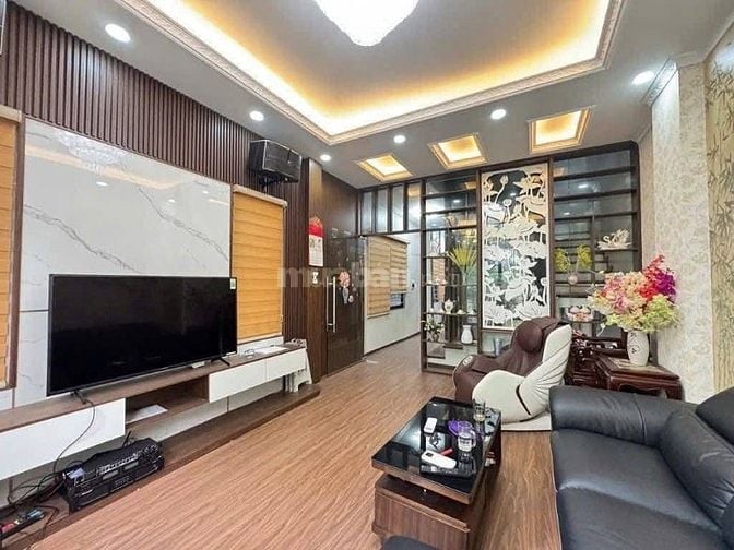 Bán gấp căn Ngô Quyền, Hiệp Phú, quận 9 giá 3tỷ150tr xem nhà trực tiếp