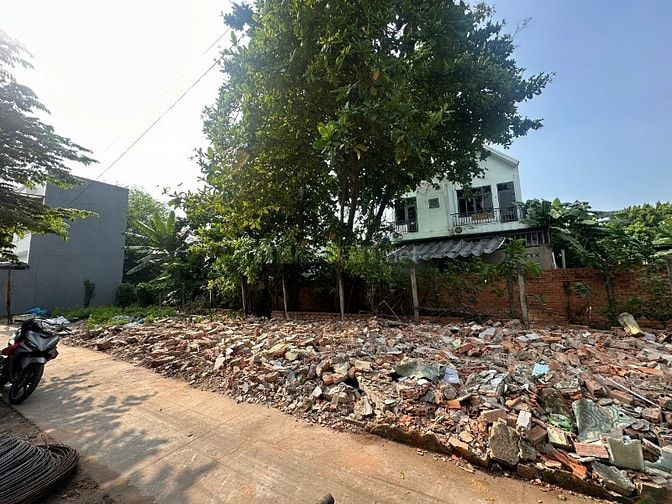 Đất Phú Cường 1 ty650. 1 xet quốc lộ 13 200m sổ sẵn. 0815422197 