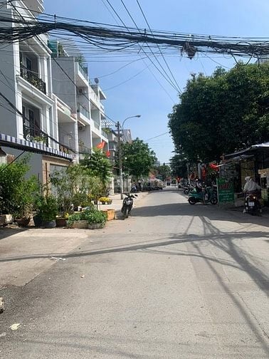 Bán gấp nhà 3 lầu, 2 mặt tiền đường 6m quốc lộ 13