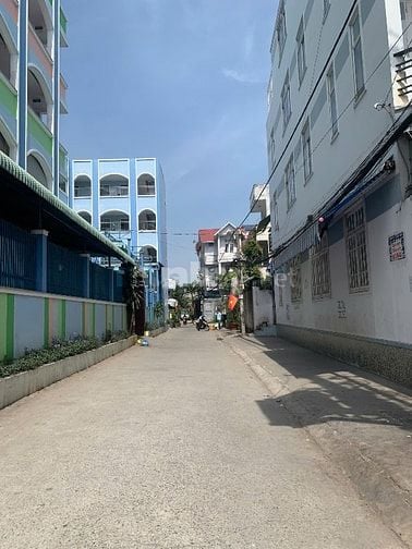 Bán gấp nhà 3 lầu, 2 mặt tiền đường 6m quốc lộ 13