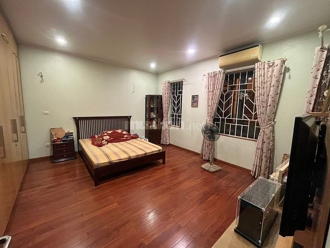 Bán nhà phân lô Lạc Trung, oto tránh, vào nhà, mặt tiền 8m, 29  tỷ