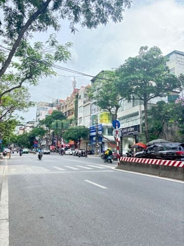 Bán nhà  mặt phố lô góc , Long quân tây hồ hà nội 