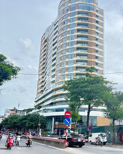 Bán nhà  mặt phố lô góc , Long quân tây hồ hà nội 