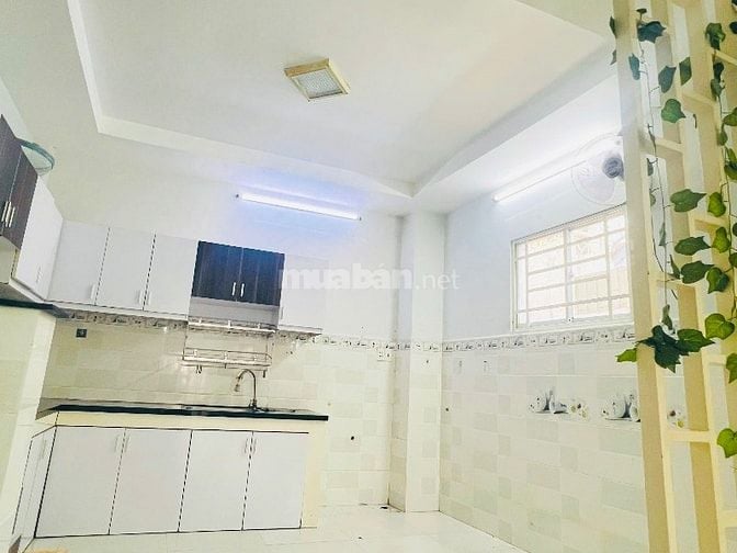 Nhà 3 tầng (4.2x15m), 69 m2, Phạm Thế Hiển- thông Bùi Minh Trực Q 8