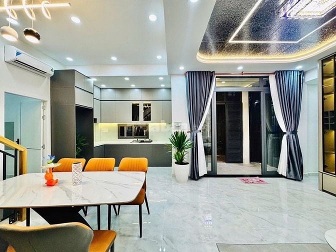 Bán nhà ngay Bạch Đằng, Bình Thạnh. Giá: 2 tỷ 520tr/ 68m2,sổ riêng