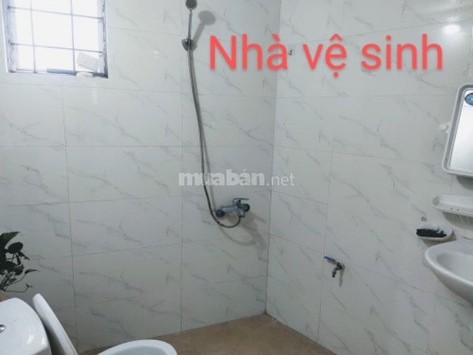 Nhà mới 45m2 có 2 phòng, gia 4,8 trieu, điều hoà, nóng lạnh, nhà vskk