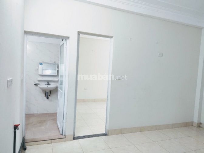 Nhà mới 45m2 có 2 phòng, gia 4,8 trieu, điều hoà, nóng lạnh, nhà vskk