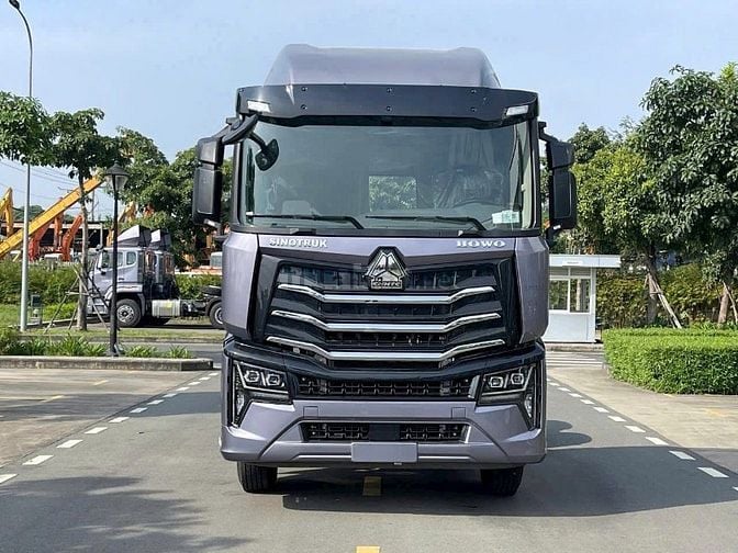 🚛 XE ĐẦU KÉO SINOTRUK : BỨT PHÁ MỌI CUNG ĐƯỜNG – CHINH PHỤC MỌI TẢI T