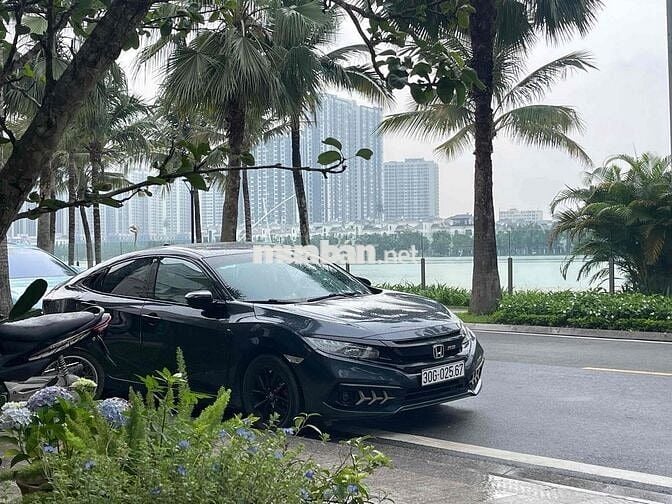 Miễn trung gian civic 2019 đi 5,7 vạn cần bán gấp