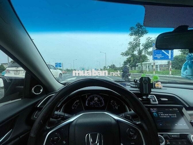 Miễn trung gian civic 2019 đi 5,7 vạn cần bán gấp