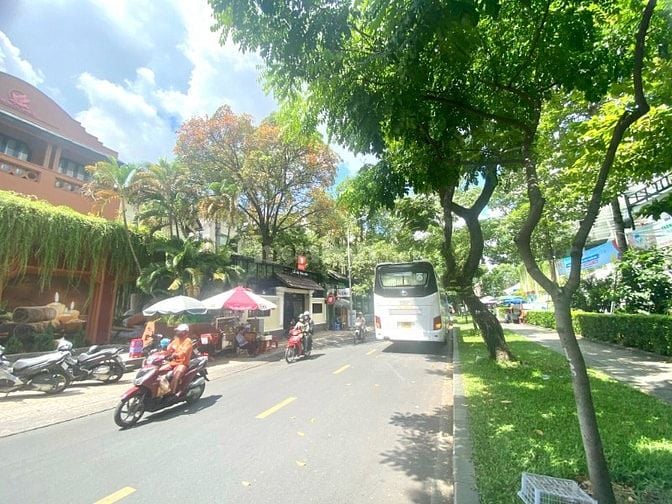 Bán nhà Trần Quốc Thảo Quận 3- 10x38 nở hậu L19m- 3 tấm--Giá 192 tỷ