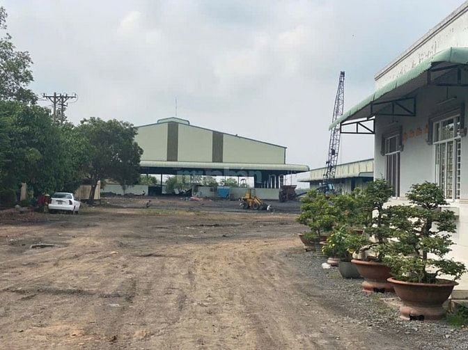  Chuyển nhượng cảng đường thủy và đất cơ sở sản xuất