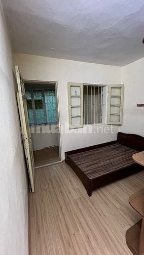 Chính chủ cho thuê căn hộ tập thể tầng 3 mặt đường khu HBT