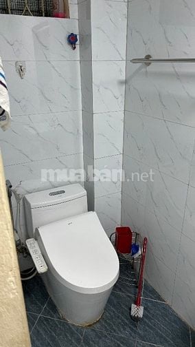 Chính chủ cho thuê căn hộ tập thể tầng 3 mặt đường khu HBT