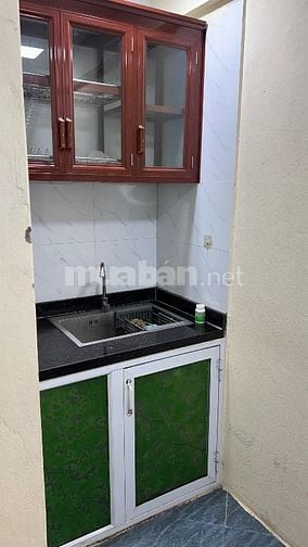 Chính chủ cho thuê căn hộ tập thể tầng 3 mặt đường khu HBT