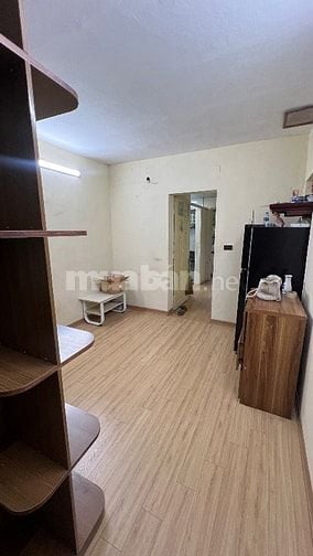 Chính chủ cho thuê căn hộ tập thể tầng 3 mặt đường khu HBT