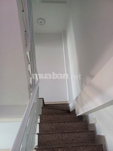 Chính chủ cần bán nhà 3 tầng, DT 4 x 10,5, 3pn,3wc, 