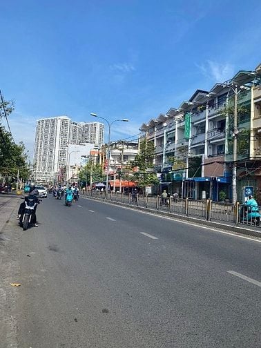Bán nhà 4x20m, 3 lầu sân thượng, mặt tiền Tạ Quang Bửu 